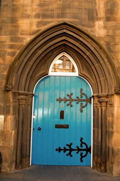 Puerta azul