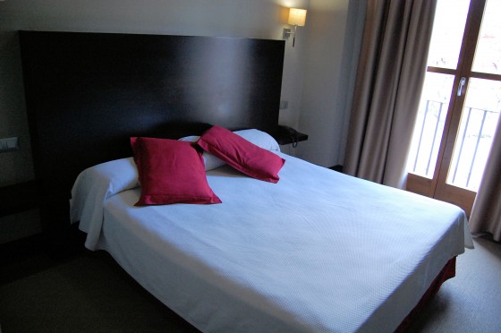 hotel-monasterio-benedictino-calatayud-fotos-habitacion Hotel Monasterio Benedictino - Cama